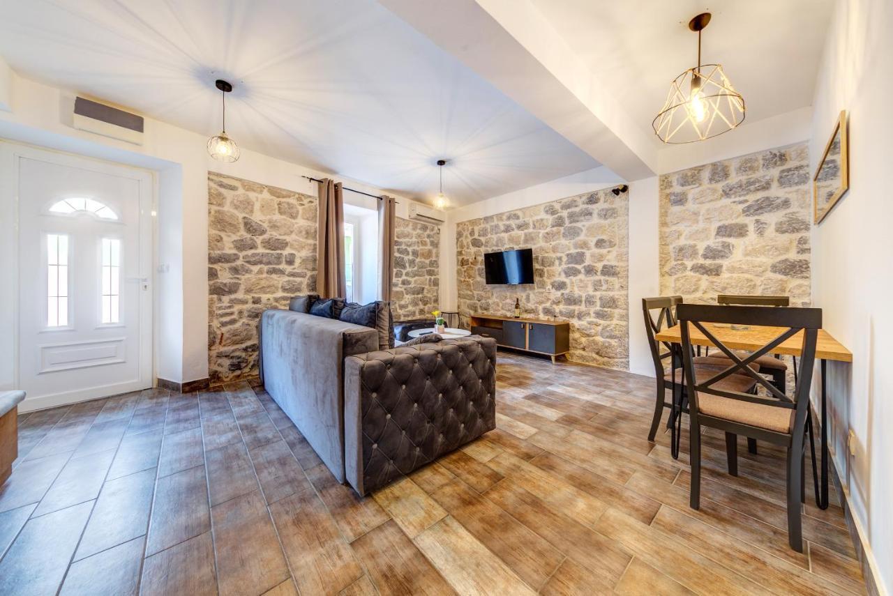 Happy Home Apartments Kotor Buitenkant foto